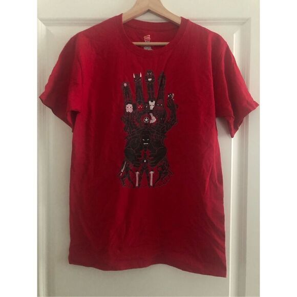 Marvel T-shirt size Small - Picture 1 of 1